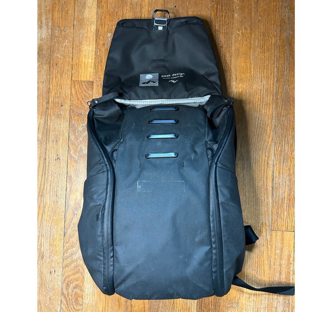 Peak Design Everyday Backpack 20L Black Pre-Owned 3 FlexFold dividers
